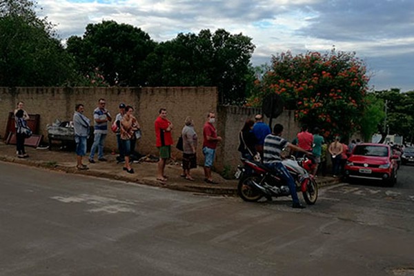 Patenses formam filas gigantescas apenas para retirar senhas da vacinação contra a gripe