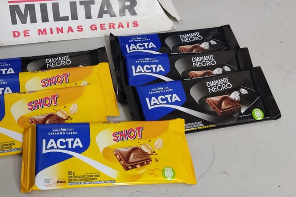 Homem é flagrado com chocolates dentro da roupa e acaba preso por furto em Patos de Minas