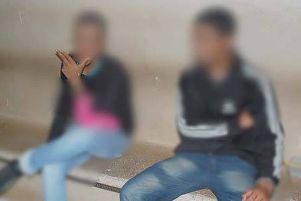 PM aborda menores em moto furtada e com arma de fogo em Patos de Minas