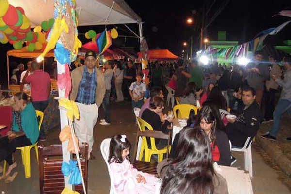 Moradores do Copacabana fazem festa para arrecadar fundos para urbanizar a praça do bairro