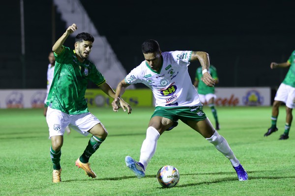 Em partida surreal, com trapalhada inacreditável da arbitragem, Mamoré arranca empate