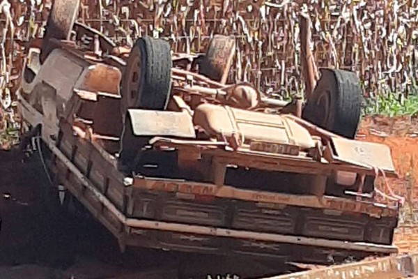 Jovem de 19 anos morre após capotamento de caminhonete na MG-190 em Romaria