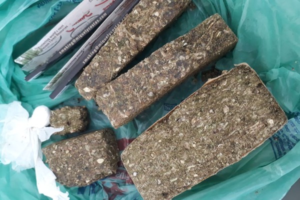 PM Rodoviária prende 3 ao encontrar tabletes de maconha em automóvel na MG 060