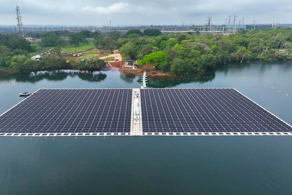 Usina de Itaipu termina montagem de “ilha solar” que vai gerar energia
