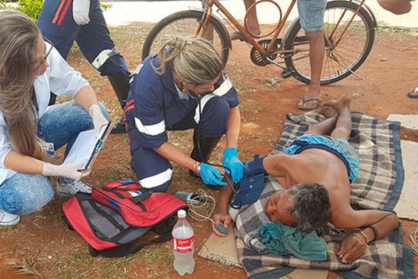 Após informação de afogamento, morador de rua é socorrido com abstinência alcoólica 