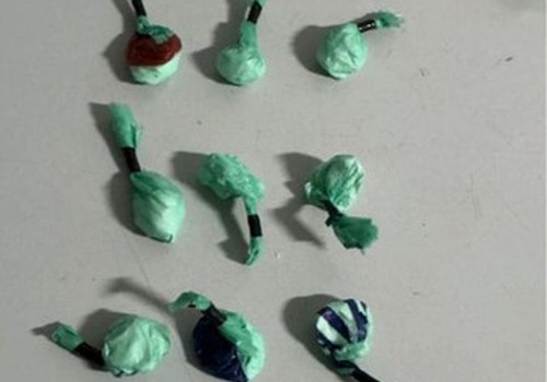 Casal acaba preso por tráfico de drogas após usuário ser agredido e roubado em Patos de Minas