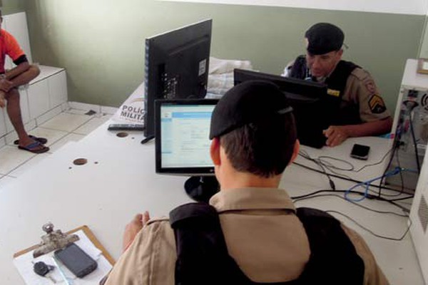 Homem em prisão domiciliar é flagrado carregando TV furtada no bairro Jardim Esperança