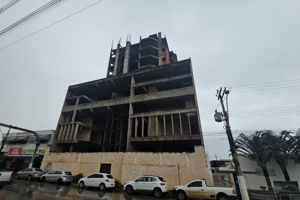 Decisão judicial encaminha destino do Edifício Panorâmico; prédio está inacabado há 30 anos