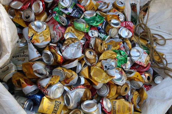 Brasil registra reciclagem de 98,7% de latas de alumínio em 2021