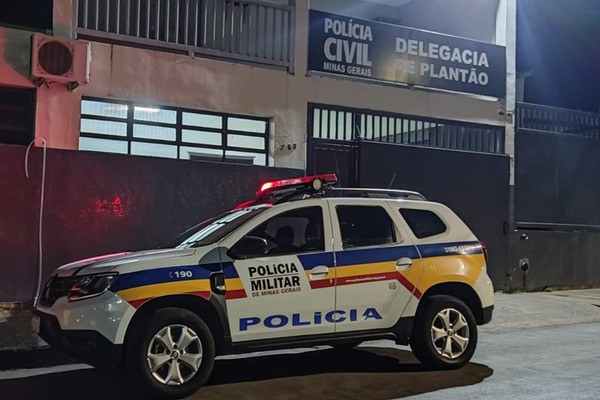 Homem bebe garrafa de vinho e lata de cerveja em hipermercado, tenta sair correndo, mas acaba preso