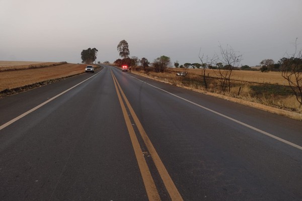 Comerciante de Lagamar recebe multa por não usar cinto de segurança em moto