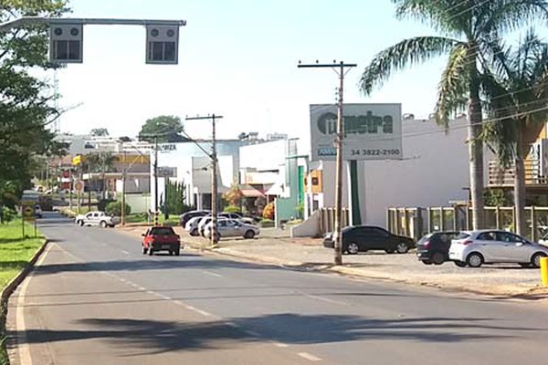 Novo radar vai reduzir a velocidade a 40 quilômetros por hora em pista lateral da avenida J.K