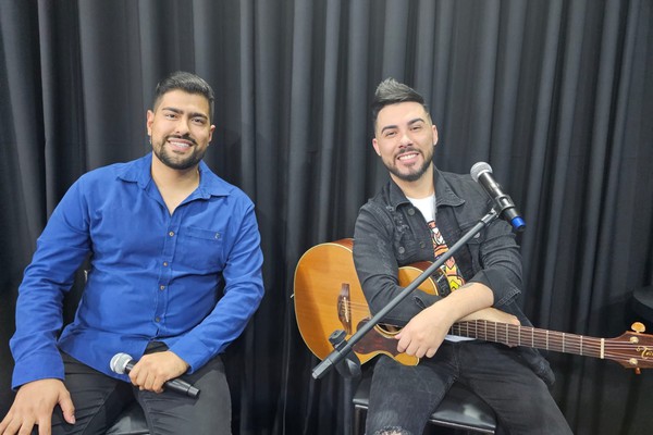 Comemorando seis anos de dupla, Mateus Ferraz e Thiago cantam e contam planos para o futuro no Patos Hoje