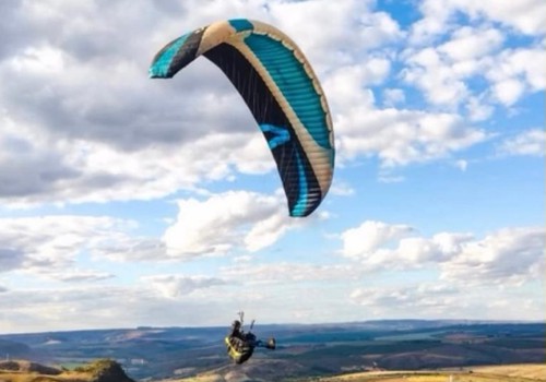 Piloto patense de parapente bate recorde em Patos de Minas com voo de 212 km