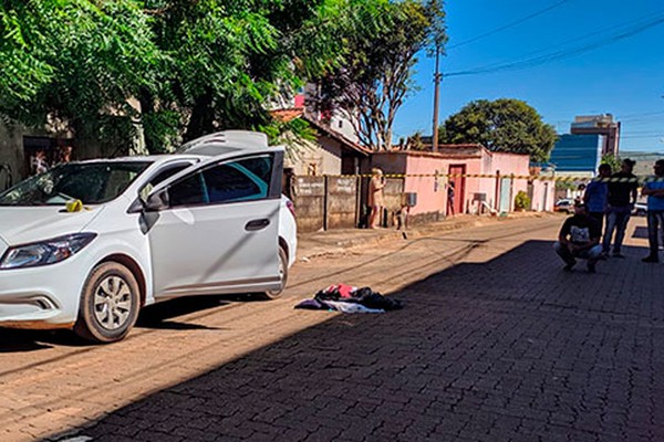 Polícia encontra carro de proprietário de aplicativo com algumas roupas e marcas de sangue