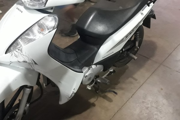 Bitrem não consegue parar e atinge moto que seguia atrás de retroescavadeira e caminhão na MGC 354