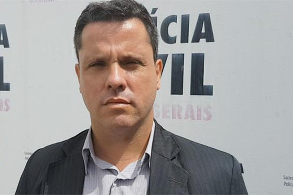 Polícia Civil investiga caso de homem encontrado nu e preso ao câmbio de marchas do carro