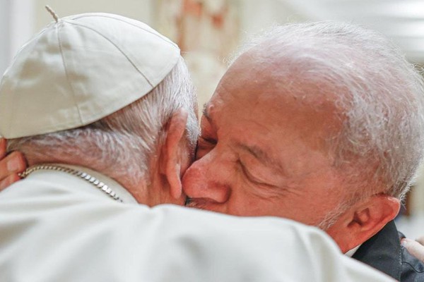 Lula e papa Francisco se encontram no Vaticano