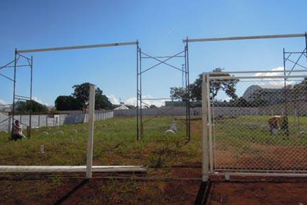 Estacionamentos começam a ser preparados para facilitar o acesso ao Parque de Exposições