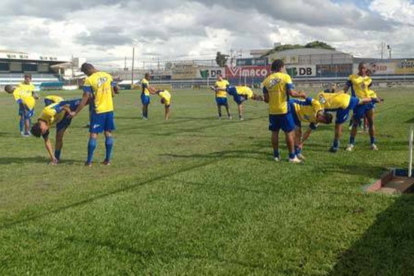 Luiz Eduardo começa a definir a equipe que estreia no Mineiro contra o Cruzeiro