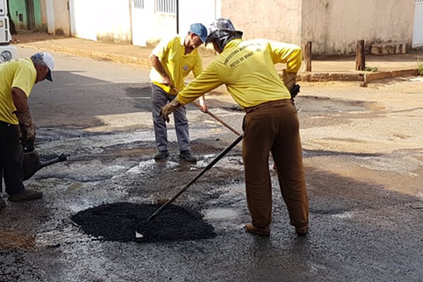 Prefeitura da início a “Operação Tapa Buracos” e prioriza pontos mais críticos da cidade