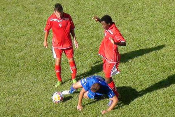 URT saiu na frente, mas se perde e é goleada pelo Boa diante da torcida