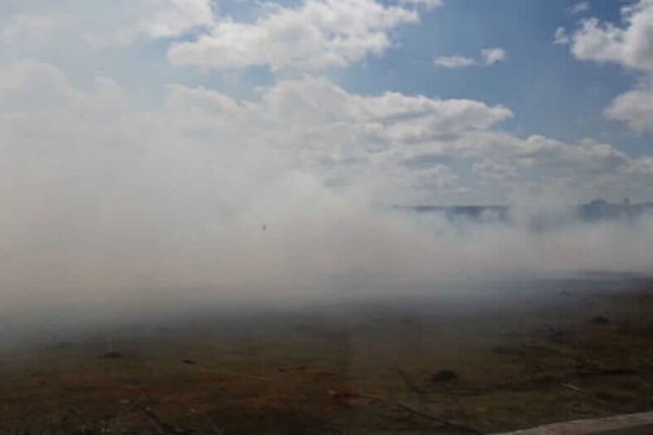 Fumaça da queima de palha de milho não para e moradores voltam a cobrar solução  