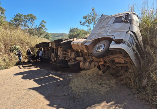Trânsito liberado na MG-188 após quase 24 horas de interdição por tombamento de Rodotrem