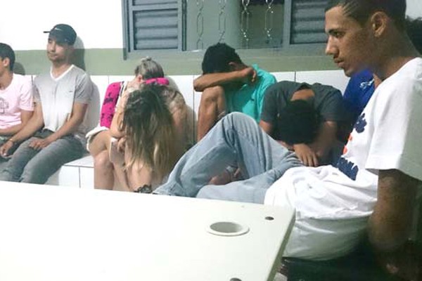 Jovem abre fogo durante briga em luau e 10 acabam na delegacia em Patos de Minas