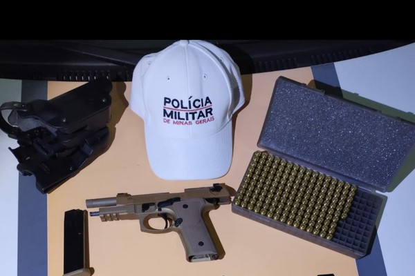 Homem é flagrado transportando arma de uso restrito e acaba preso na MG-223 em Araguari