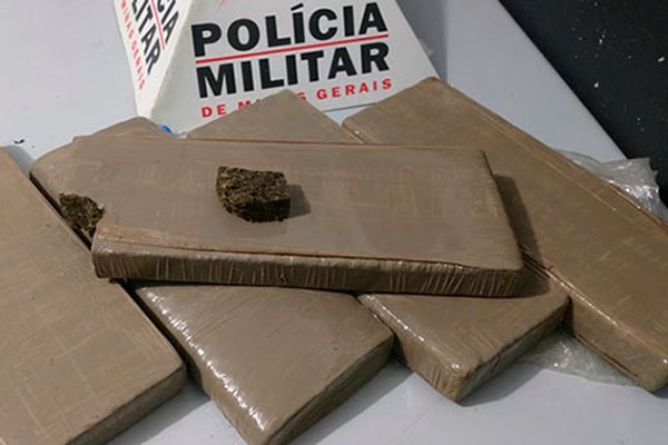 Pintor flagrado com 5kg de maconha no carro diz ter recebido a droga para quitar dívida