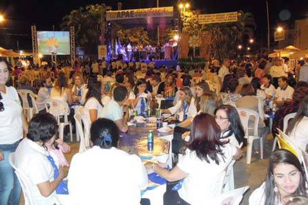 Apresentações artísticas e homenagens marcam a abertura da Feira da Bondade