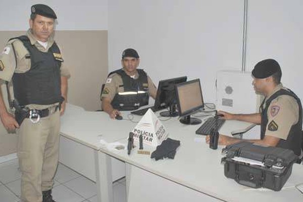 PM apreende pistola 765 carregada e droga no Bairro Nossa Senhora Aparecida