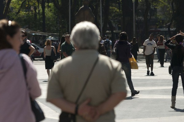 Contingente de idosos residentes no Brasil aumenta 39,8% em 9 anos