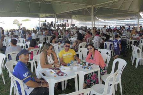 URT faz festa para centenas de torcedores para comemorar o 75º aniversário