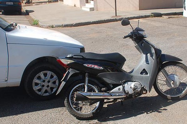 Motociclista fica ferida e motorista acaba na delegacia ao confessar ter bebido “pinguinha”