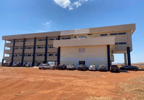 Após mais de 1 ano paralisadas, obras são retomadas no Campus da UFU em Patos de Minas