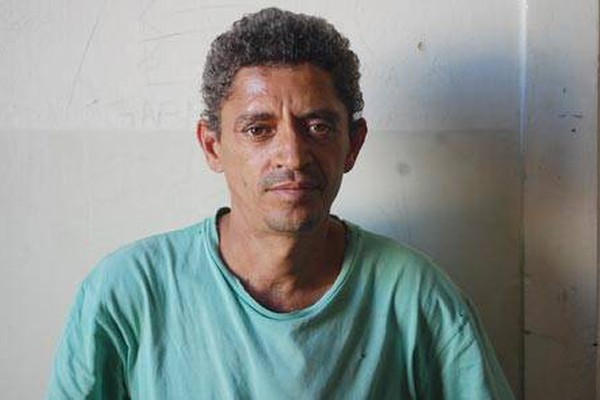 Viciado, montador de estrutura é levado para a delegacia com droga e fala do seu sofrimento