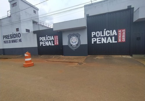 Foragido da justiça de 26 anos é preso em frente ao Presídio de Patos de Minas