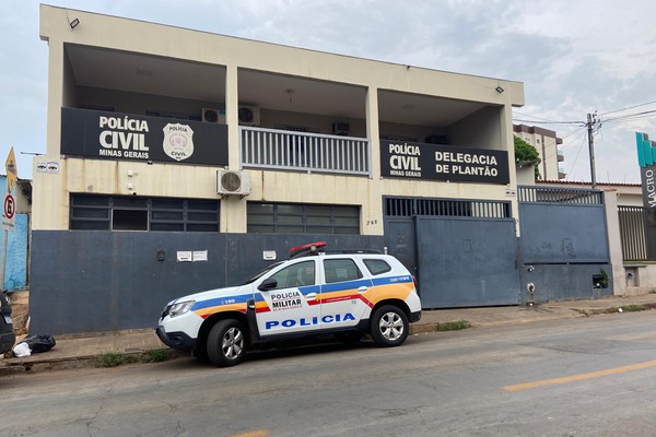 Mulher é presa quando tentava sair de loja com blusas dentro da bolsa em Patos de Minas