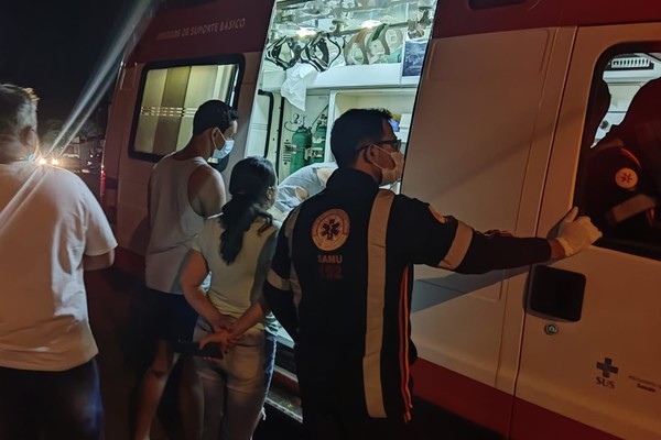 Criança precisa ser socorrida depois de ser atingida por motociclista em Patos de Minas