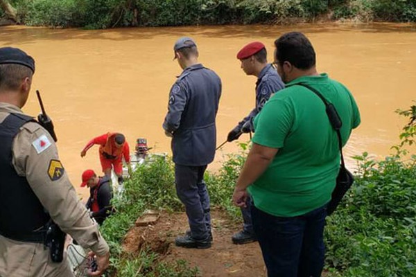 Bombeiros localizam corpo de jovem que pulou no Rio Paranaíba para fugir da polícia e se afogou