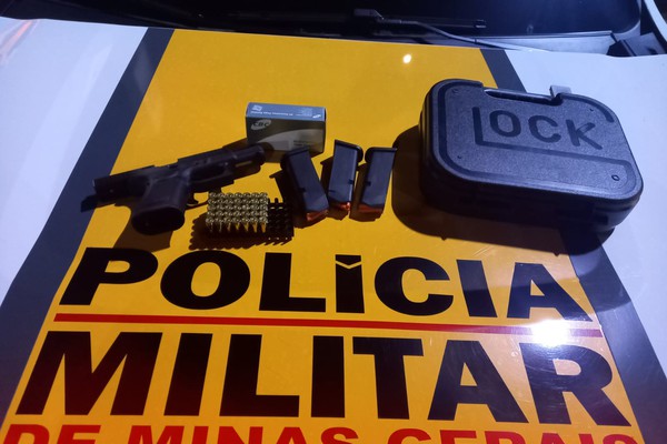 Motorista de caminhonete é preso com pistola e munições quando seguia pela MGC 354