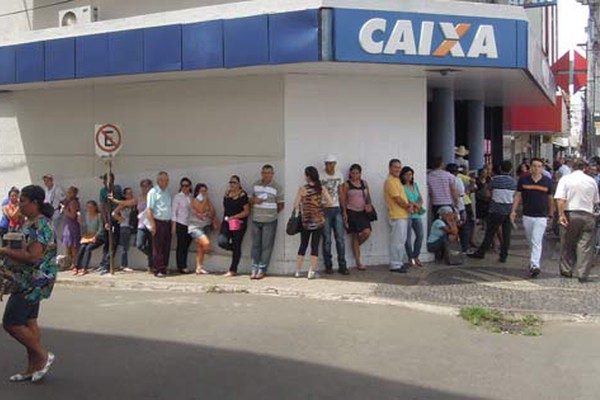 Caixa Econômica é condenada a indenizar patense por demora no atendimento