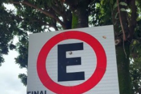 Prefeitura regulamenta estacionamento para pessoas com autismo e mostra como pedir cartão