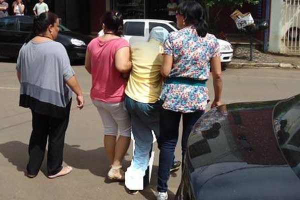 Garoto vive abandonado no meio do lixo em casa no centro de Patos de minas