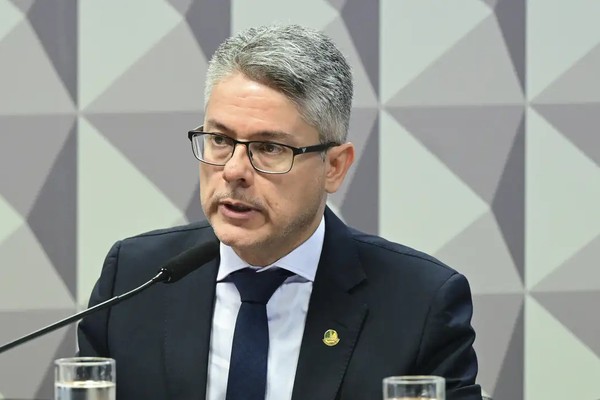 Senado aprova PL Antifacção com penas que podem chegar a 120 anos