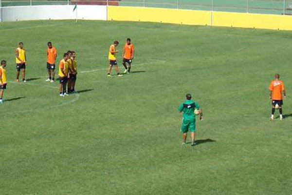 Mamoré reforça o meio campo para parar o time do Cruzeiro no Bernardo Rubinger