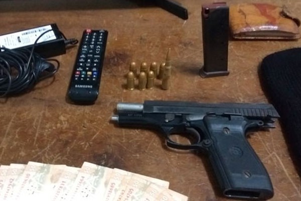 PM faz operação e apreende pistola .45 e vários objetos em Carmo do Paranaíba