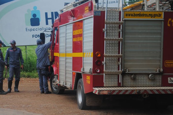 Bombeiros buscam por senhor após pertences serem encontrados às margens do Paranaíba 